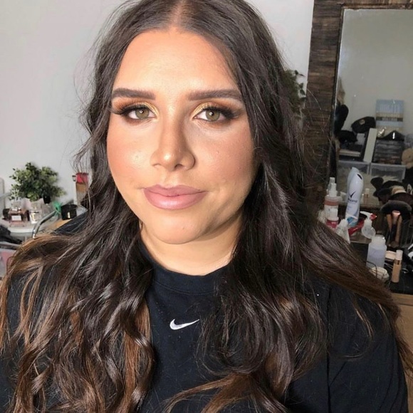 Profile Picture of Alex Simpson (@aleexsimpson) on Poshmark