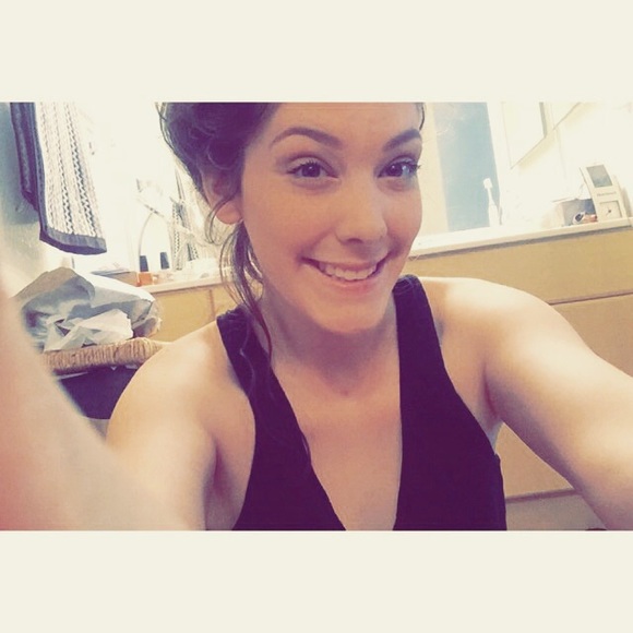 Profile Picture of Katelynn Flint (@katelaand) on Poshmark