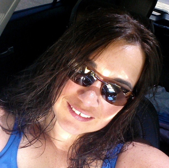 Profile Picture of Lisa Bacon (@lisab9612) on Poshmark