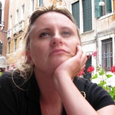 Profile Picture of Eve Moulinier (@EveMoulinier) on Twitter
