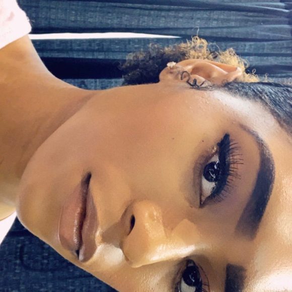 Profile Picture of Dayneeia Thrash (@dthrash) on Poshmark