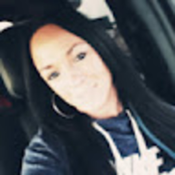 Profile Picture of Demetria Campbell (@demetriaw450) on Poshmark
