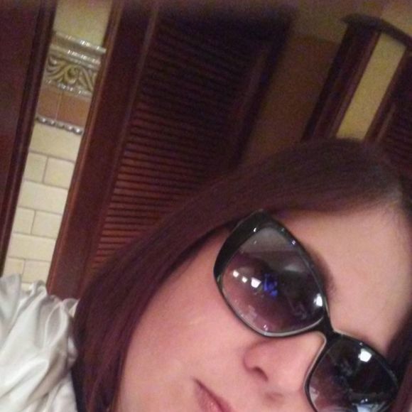 Profile Picture of Michaeleen Moore (@mzmoore401) on Poshmark