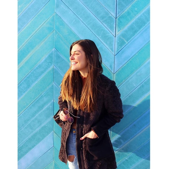 Profile Picture of Renee Cormier (@rencormier) on Poshmark