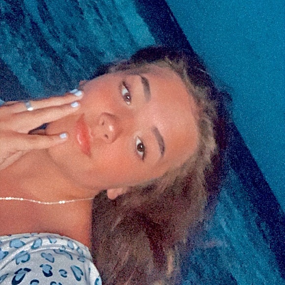 Profile Picture of Gabby Sciumbato (@_gabby13) on Poshmark
