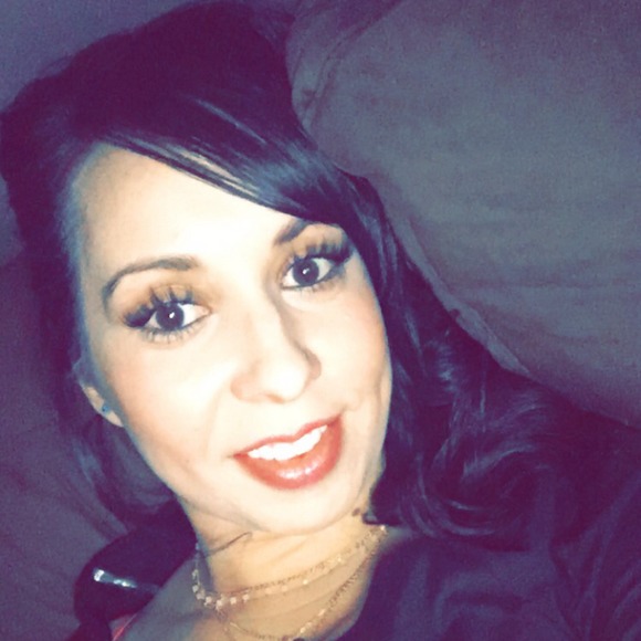 Profile Photo of Teresa Vigil (@teresavigil85) on Poshmark