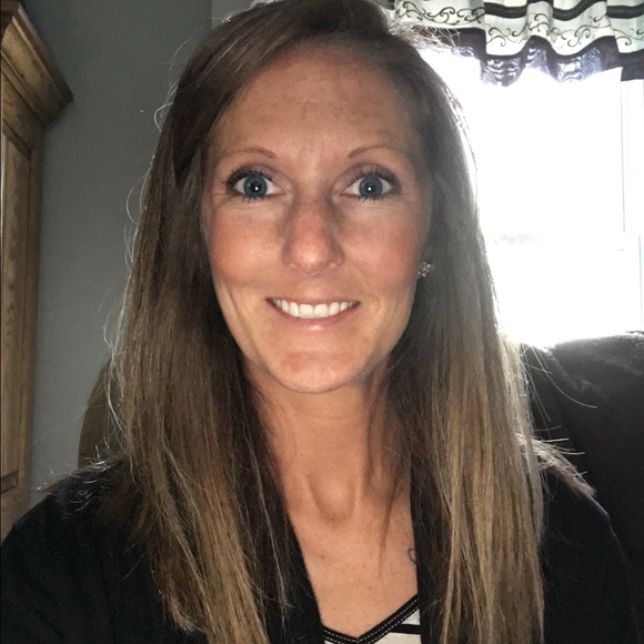 Profile Picture of Renee Freeman (@reneemfreeman) on Poshmark