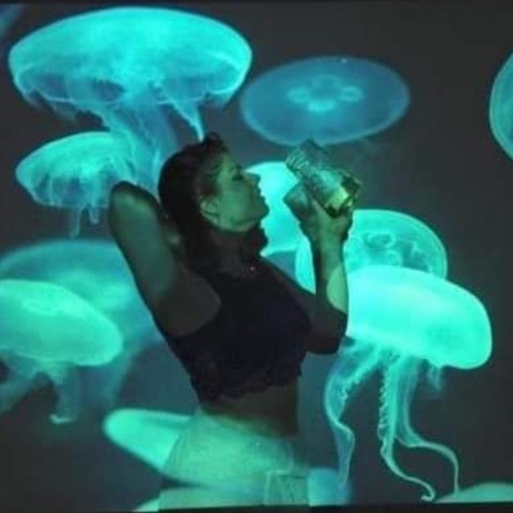 Profile Picture of Scarlett Roux (@scarlettroux10) on Poshmark