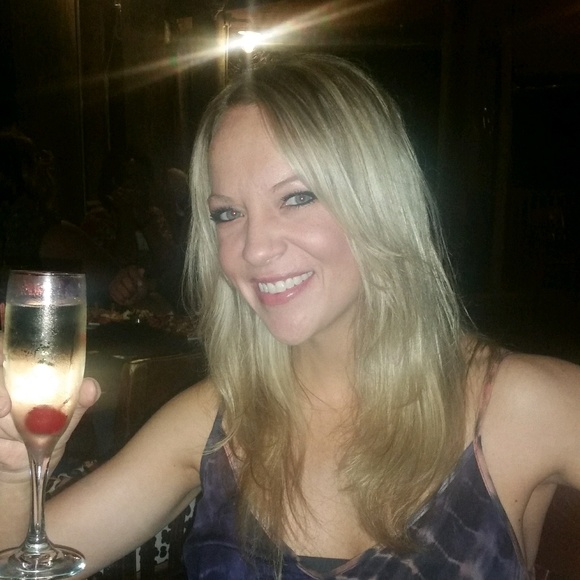 Profile Picture of Christi Southerland (@cmsouth78) on Poshmark