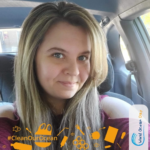 Profile Picture of Christin Roginski (@mrsroginski) on Poshmark