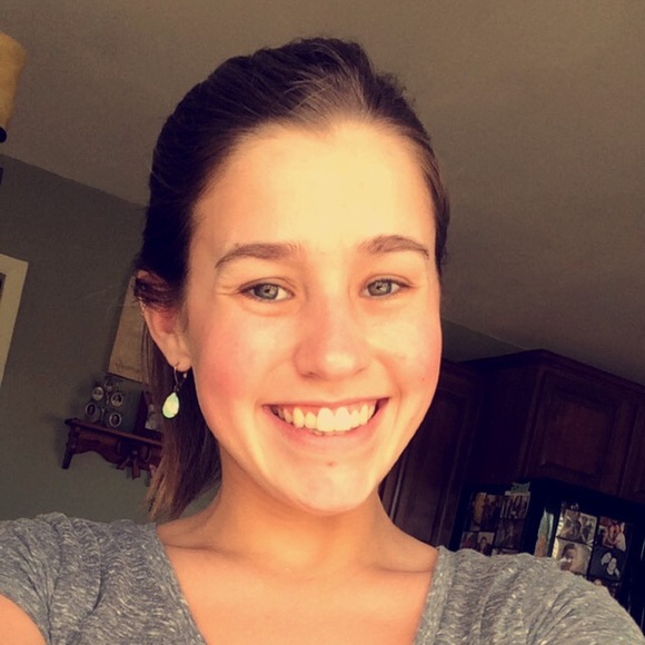 Profile Picture of Ashley Fekken (@ashfekken) on Poshmark
