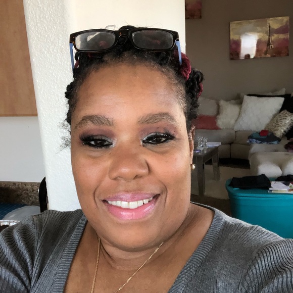 Profile Picture of Quintella Blackshire (@asanders0314) on Poshmark