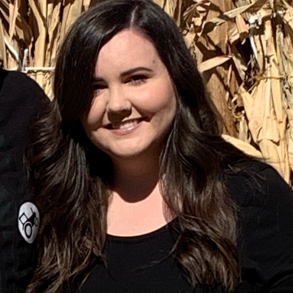 Profile Picture of Brea Fretheim (@breafretheim) on Poshmark