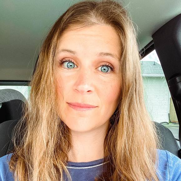 Profile Picture of Sara Crookston (@saracort) on Poshmark