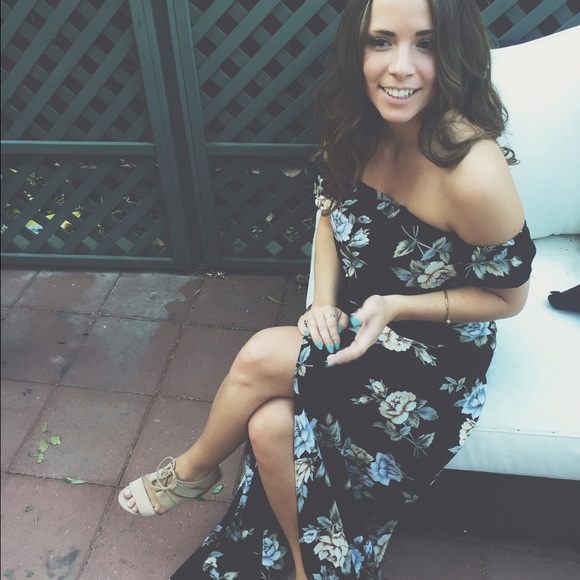 Profile Picture of Hannah Devaney (@hannahdevaney) on Poshmark