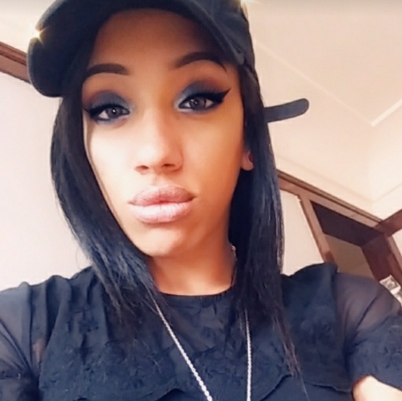 Alexis Beaton - Poshmark Profile Picture of Alexis Beaton (@letusl0ve) on Poshmark