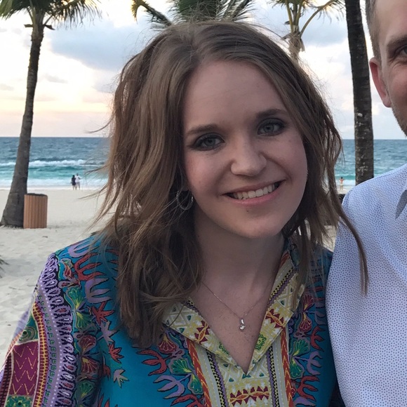 Profile Picture of Sarah Bladdick (@sj_bladdick) on Poshmark