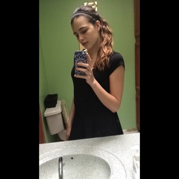 Profile Picture of Carly Daucher (@carly_d99) on Poshmark