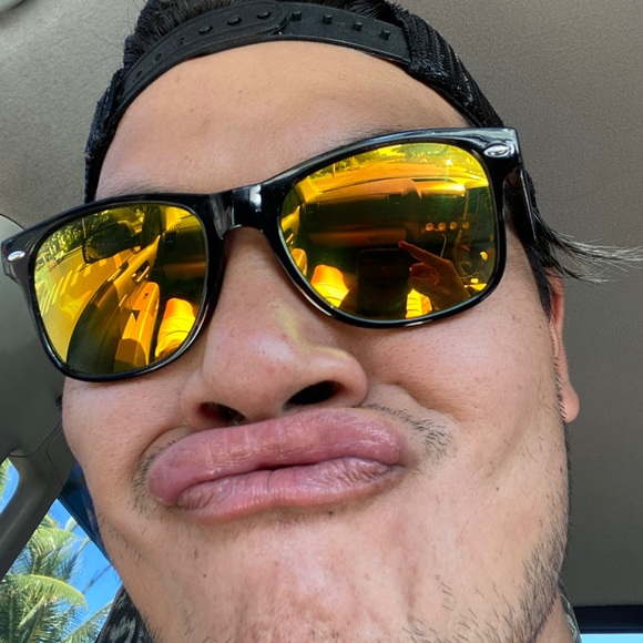 Profile Picture of Brennon Aloy (@brennonaloy) on Poshmark