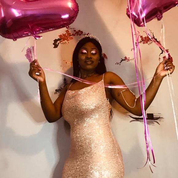 Profile Picture of Inás Ahidote (@iahidote) on Poshmark