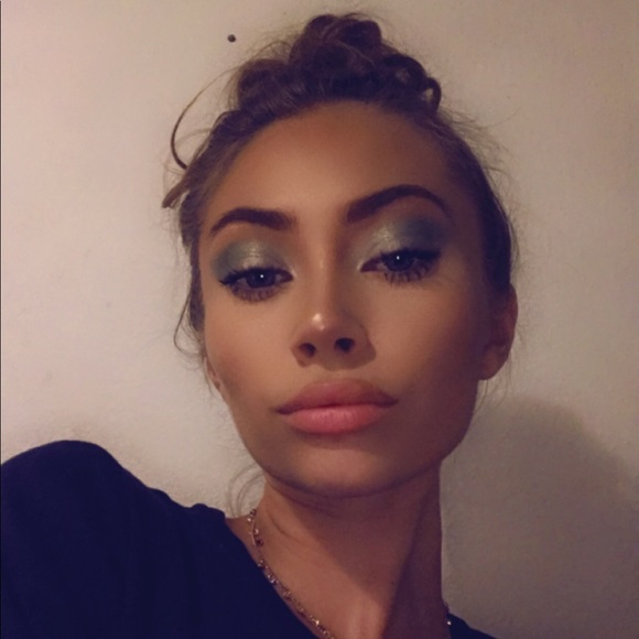 Stevie Bradley - Poshmark Profile Picture of Stevie Bradley (@stevie_bradley) on Poshmark