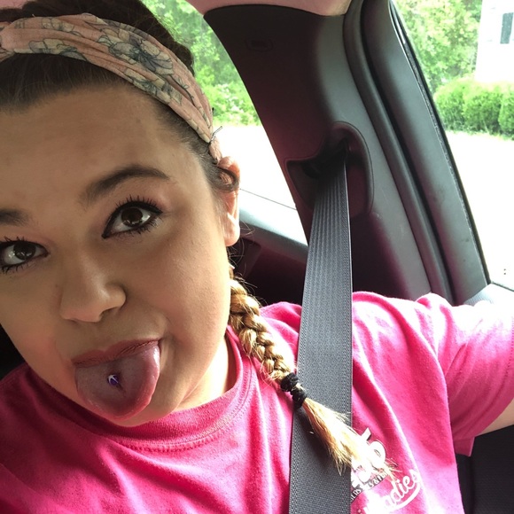 Profile Picture of Siera Eversfield (@sieraeversfield) on Poshmark