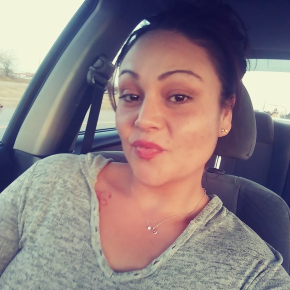 Profile Picture of Savannah Ivarson (@ivarsonsavannah) on Poshmark