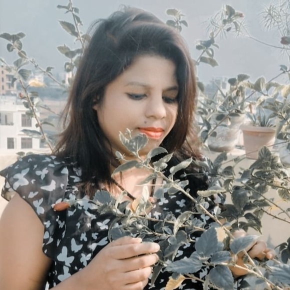 Profile Picture of Jayanti Mahanand (@danapur) on Poshmark