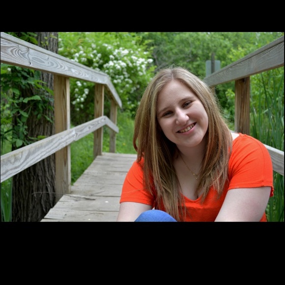 Profile Picture of Haley Emhof (@hrremhof) on Poshmark