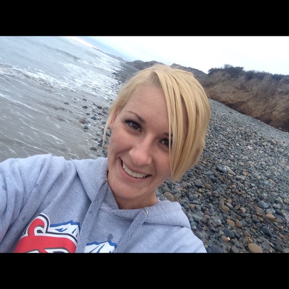 Profile Picture of Kim Davies (@kim_2120) on Poshmark