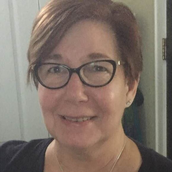 Profile Picture of Mindy Dowling (@mindydowling) on Poshmark