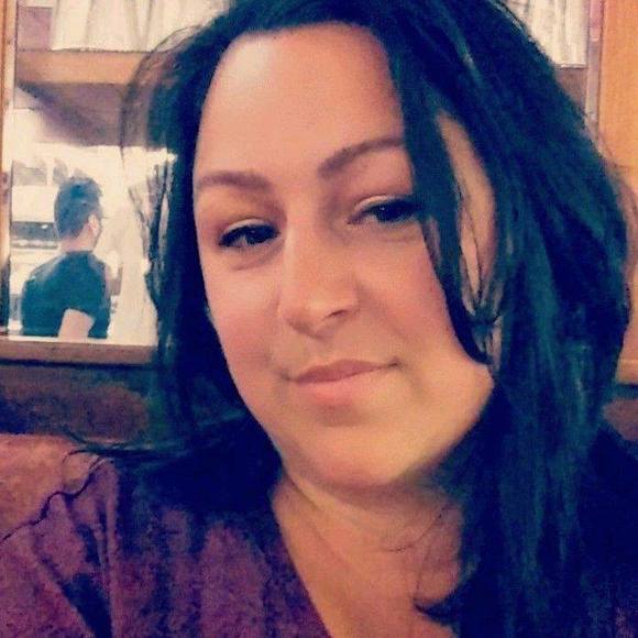 Profile Picture of Elizabeth Consolazio (@econsolazio) on Poshmark
