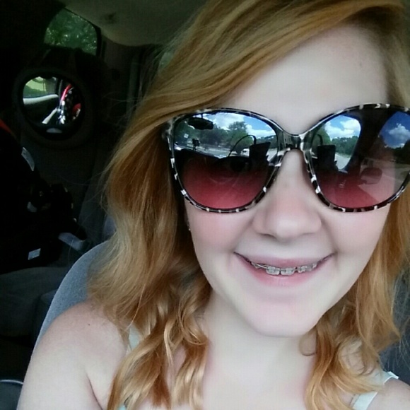 Profile Picture of Jasmine Hargrove (@jazzyyy1989) on Poshmark