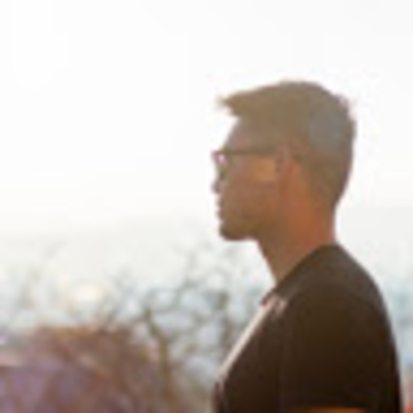 Profile Picture of Tom Do (@tdo21) on Poshmark