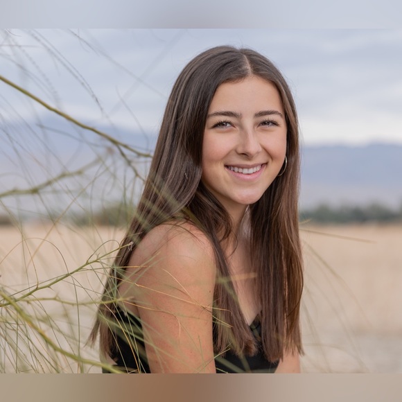 Profile Picture of Natalie Schmidtberger (@nschmidtberger) on Poshmark