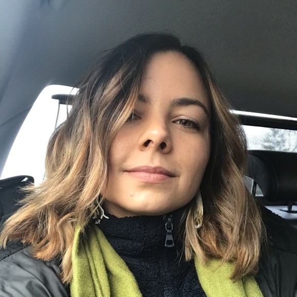 Profile Picture of Isabel Ball (@i_ball) on Poshmark