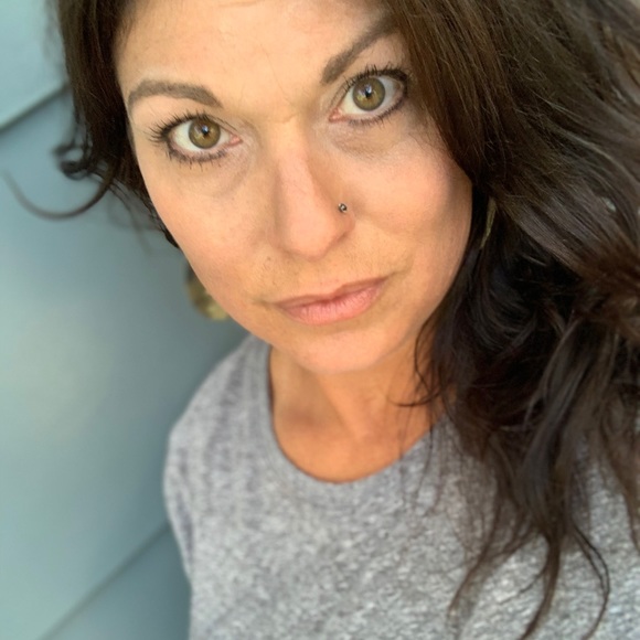 Profile Picture of Denise Ollinger (@deniselawren533) on Poshmark