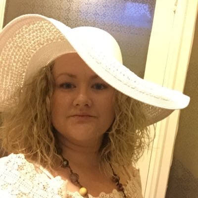 Profile Picture of Heidi Reid (@hreid1980) on Twitter