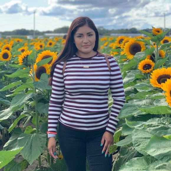 Profile Picture of Lucero Flores (@briana150213) on Poshmark