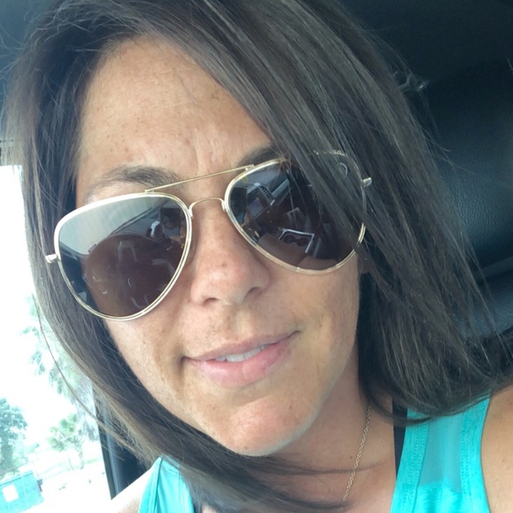 Profile Picture of Janet Shelley (@jshelley_81) on Poshmark