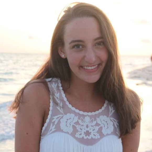 Profile Picture of Sierra Camuto (@sierracamuto) on Poshmark