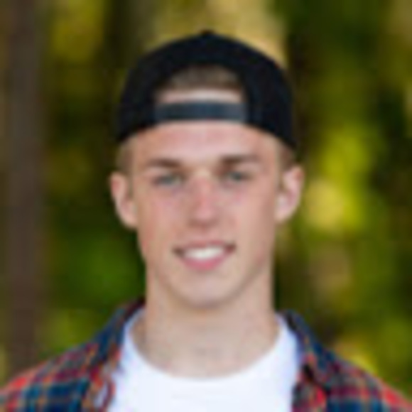 Profile Picture of Gaard Anderson (@gaardanderson) on Poshmark
