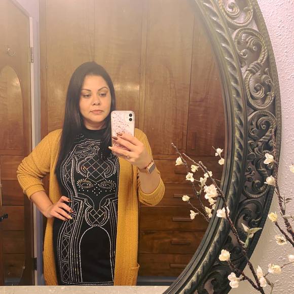 Profile Picture of Aurea Garcia (@garciaaurea) on Poshmark