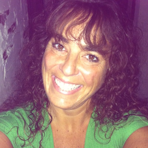 Profile Picture of Carolyn Stohler (@care27) on Poshmark