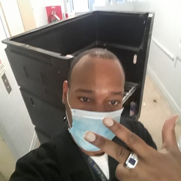 Profile Picture of Kenneth Bates (@kennethbates838) on Poshmark