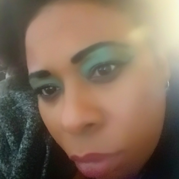 Profile Picture of Lena Robinson (@lena40ylang) on Poshmark