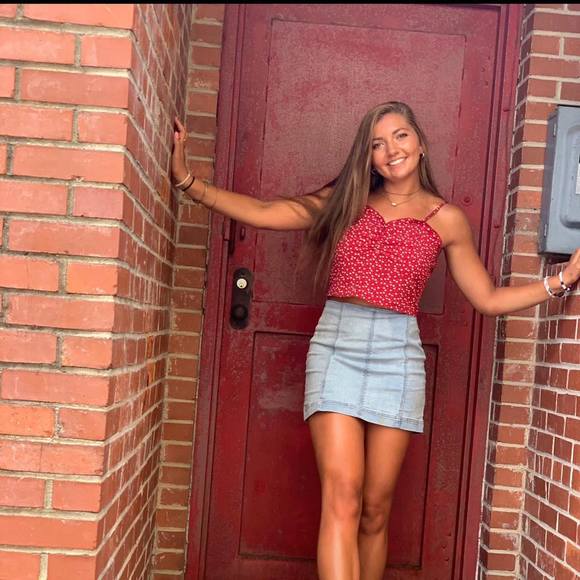 Profile Picture of Moira Euker (@moiraeuker) on Poshmark