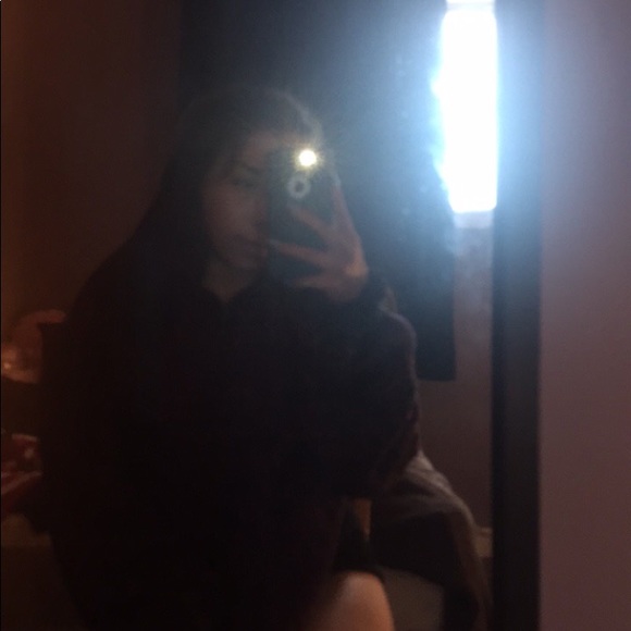 Profile Picture of Amelia Shannon (@amelia_shannon2) on Poshmark