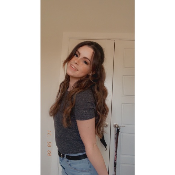 Profile Picture of Caitlyn Decamp (@cmdecamp) on Poshmark