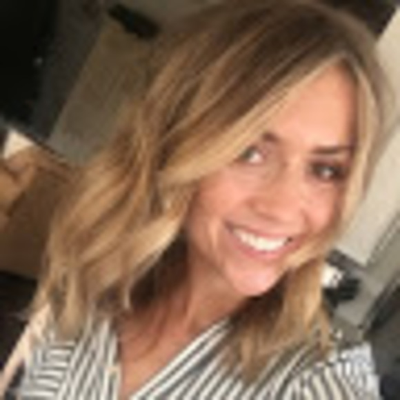 Profile Picture of Amanda Patton (@awpatton212) on Poshmark